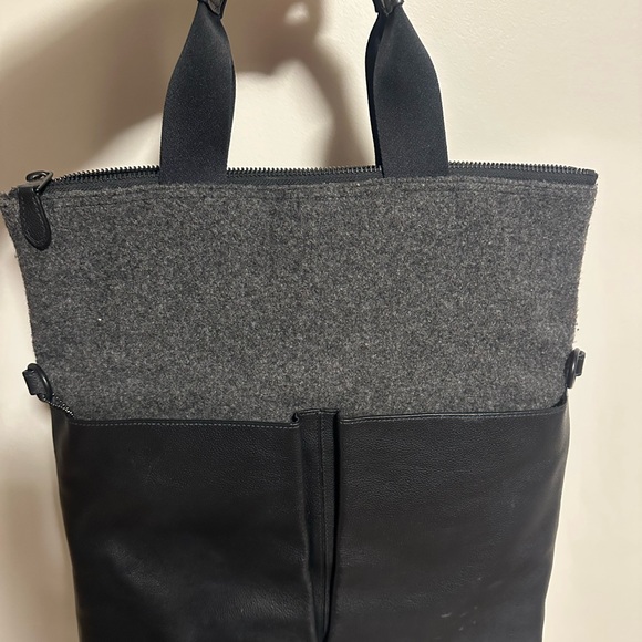 Coach Stylish Black and Gray Men's Tote Bag - Picture 2 of 6